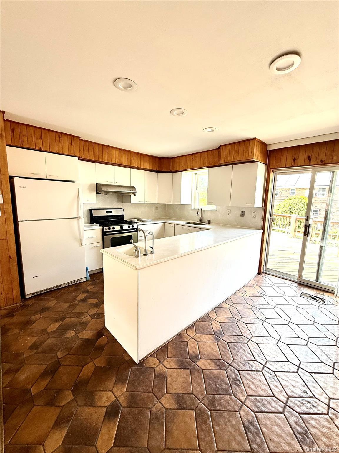 Single Family 66th Avenue  Queens, NY 11362, MLS-1049269-5