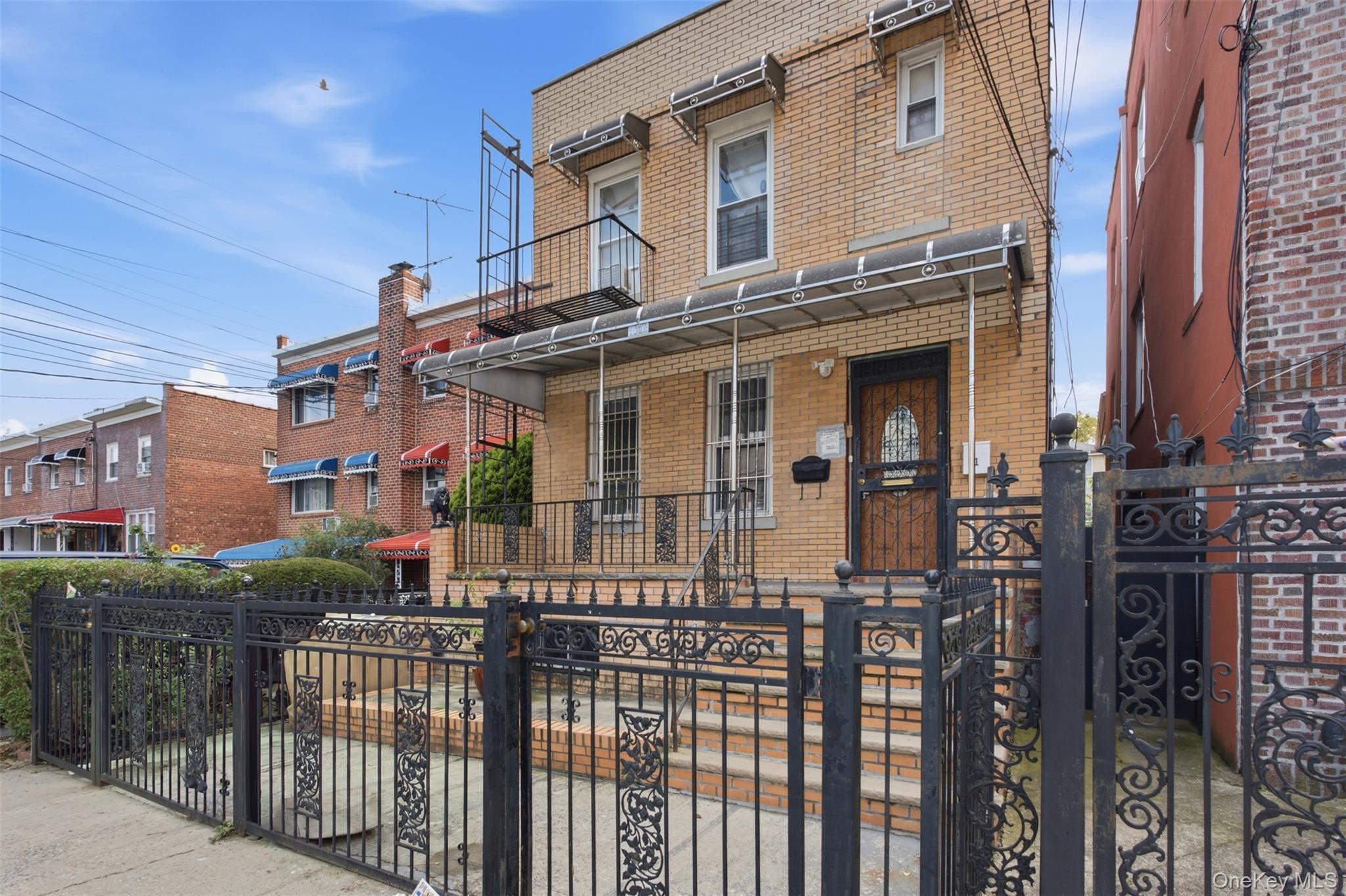 Single Family E 224th Street Bronx, NY 10466, MLS-1049290-2