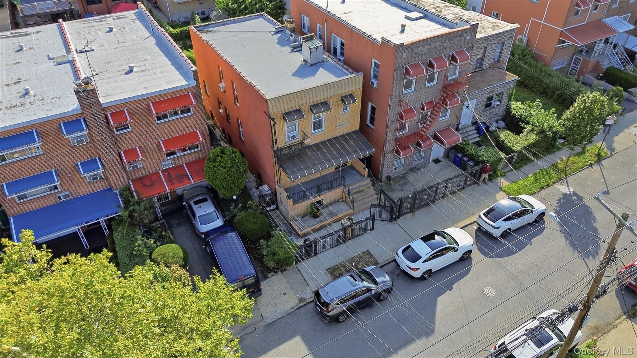 Single Family E 224th Street Bronx, NY 10466, MLS-1049290-21