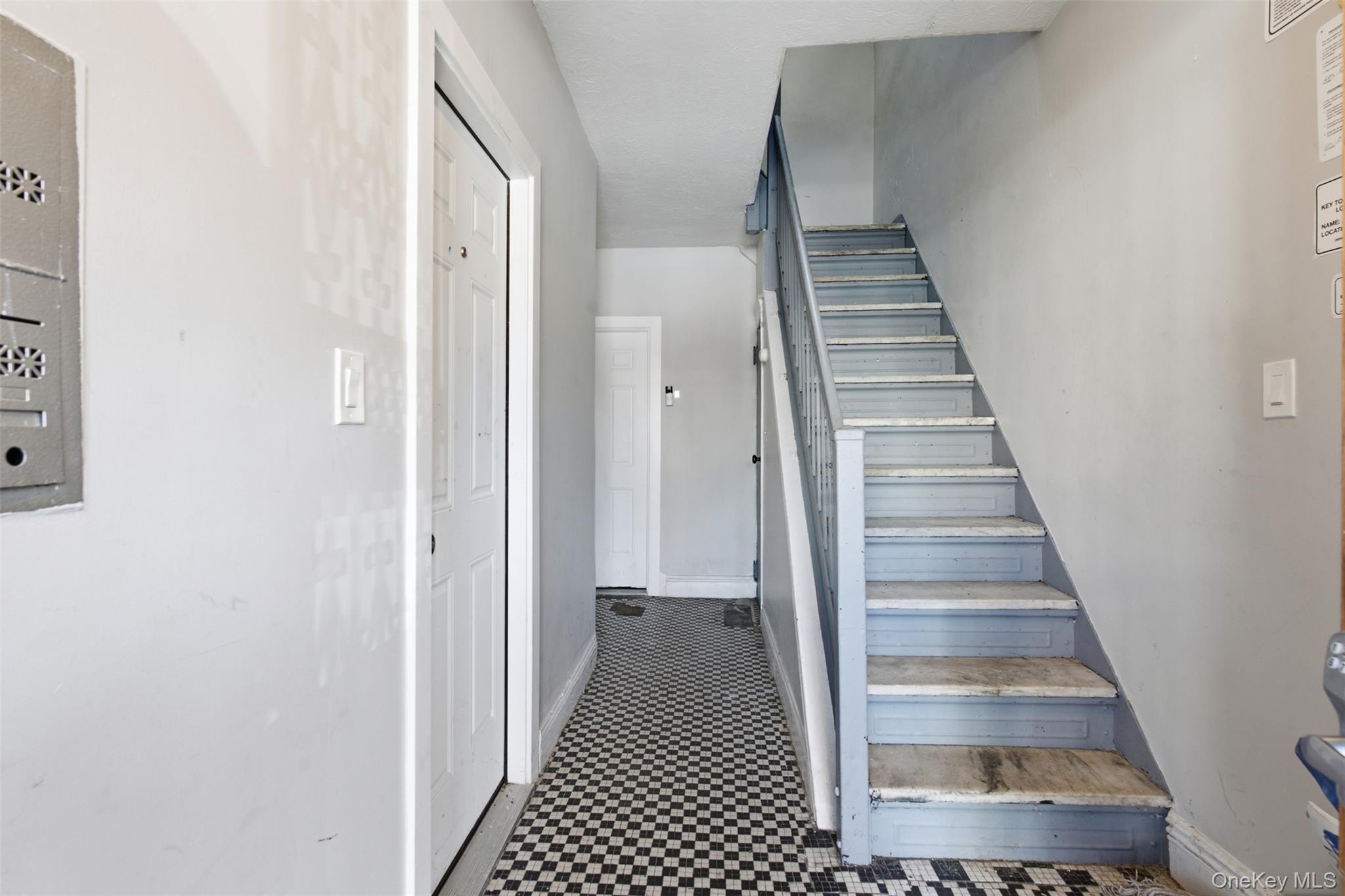 Single Family E 224th Street Bronx, NY 10466, MLS-1049290-5