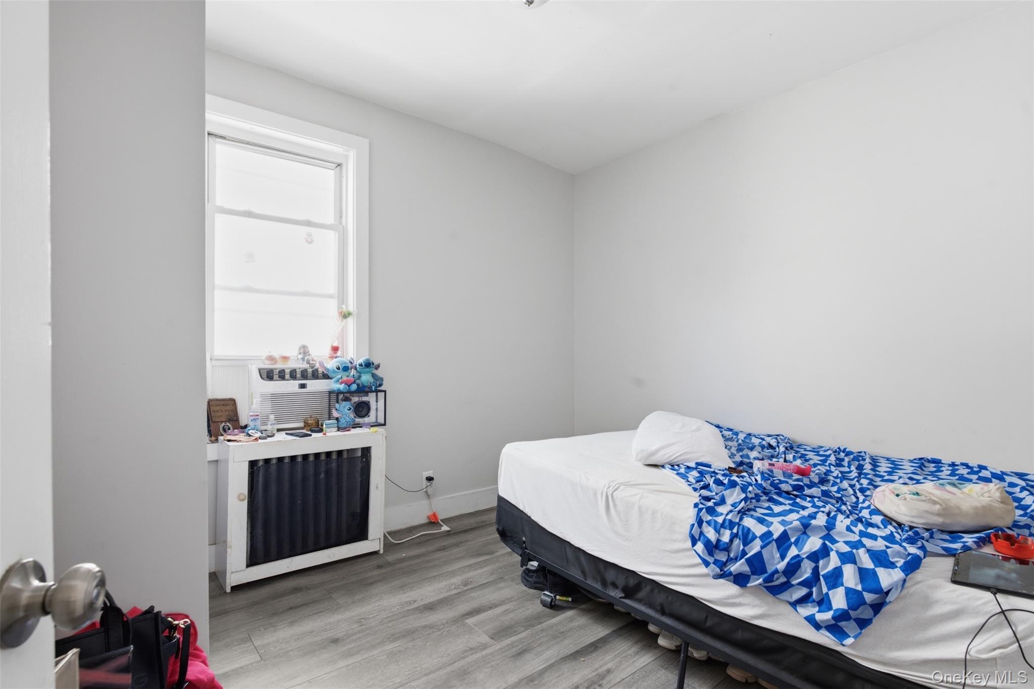 Single Family E 224th Street Bronx, NY 10466, MLS-1049290-8
