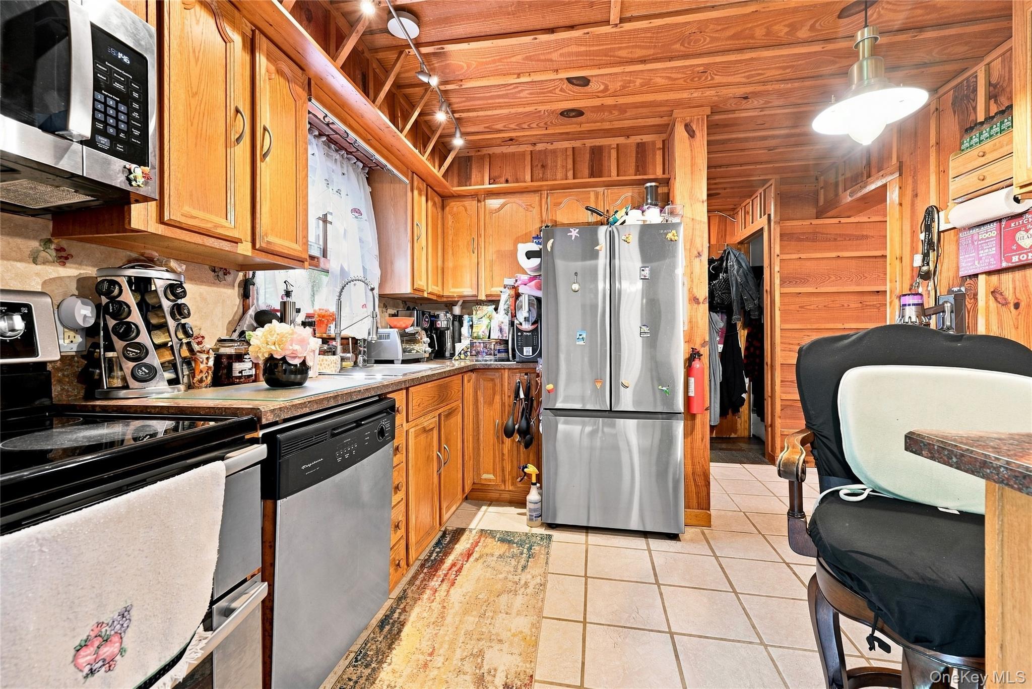 Single Family E Woodside Avenue  Suffolk County, NY 11772, MLS-1049297-13