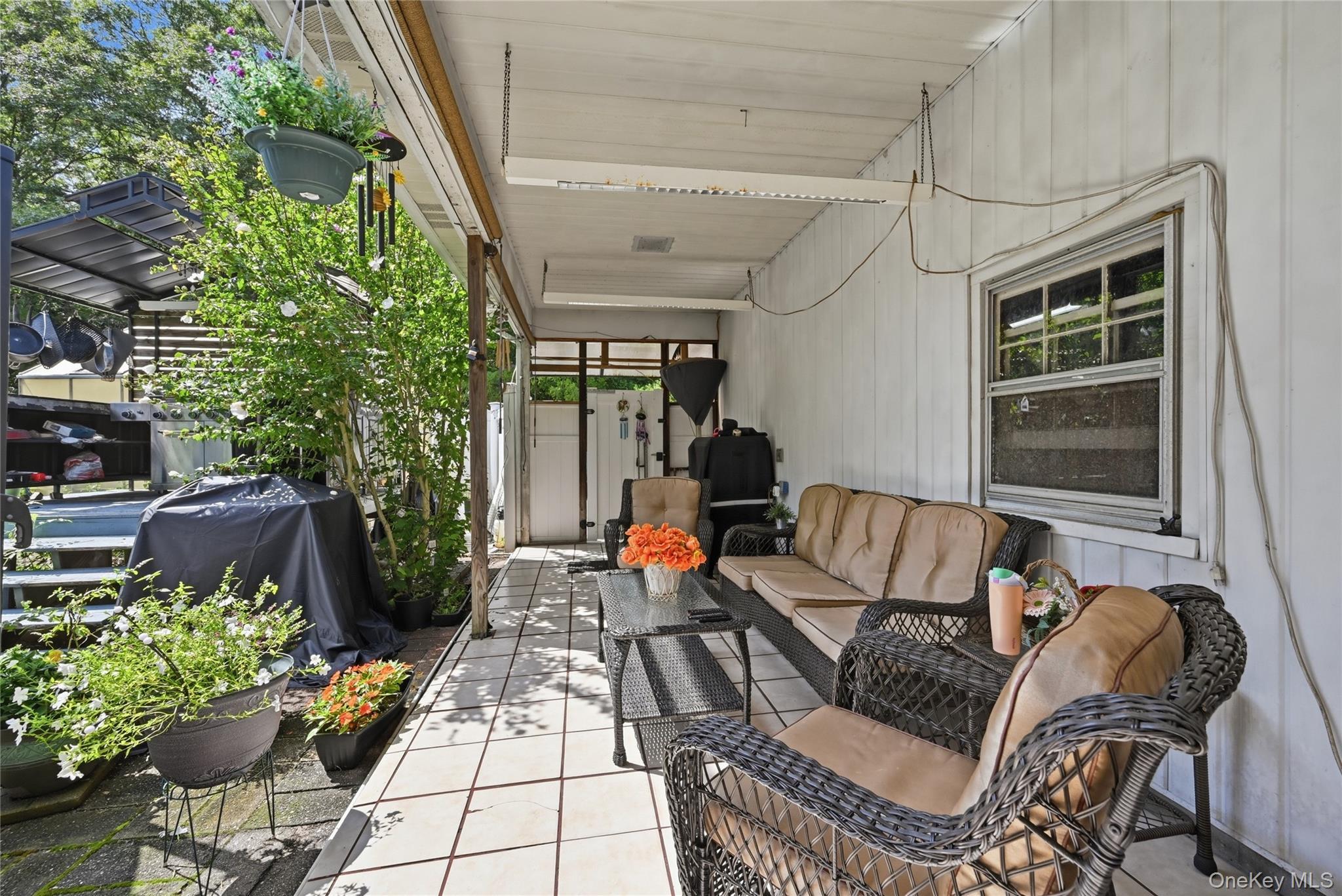 Single Family E Woodside Avenue  Suffolk County, NY 11772, MLS-1049297-28