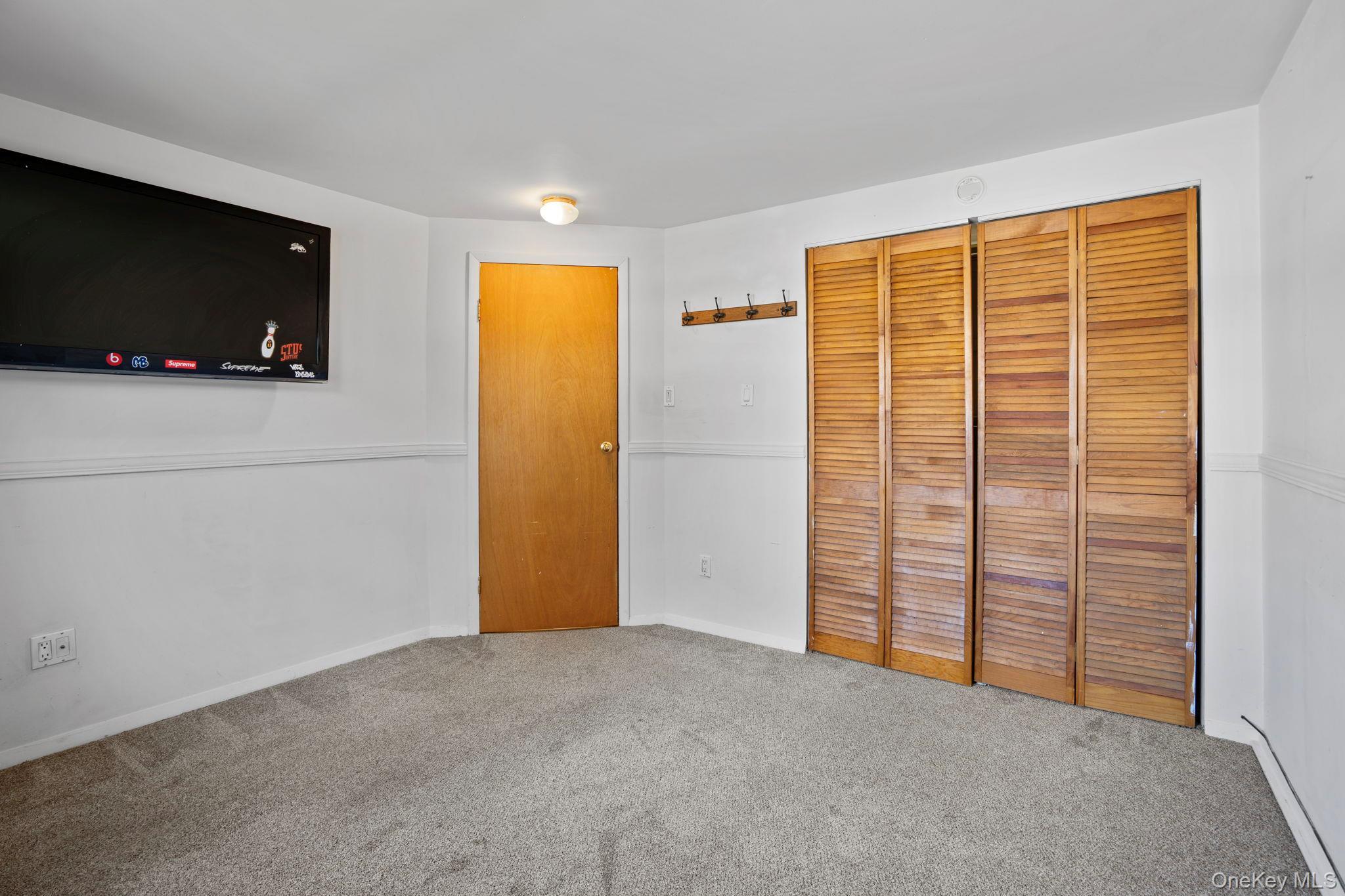 Single Family Grey Lane  Nassau County, NY 11756, MLS-1049334-25