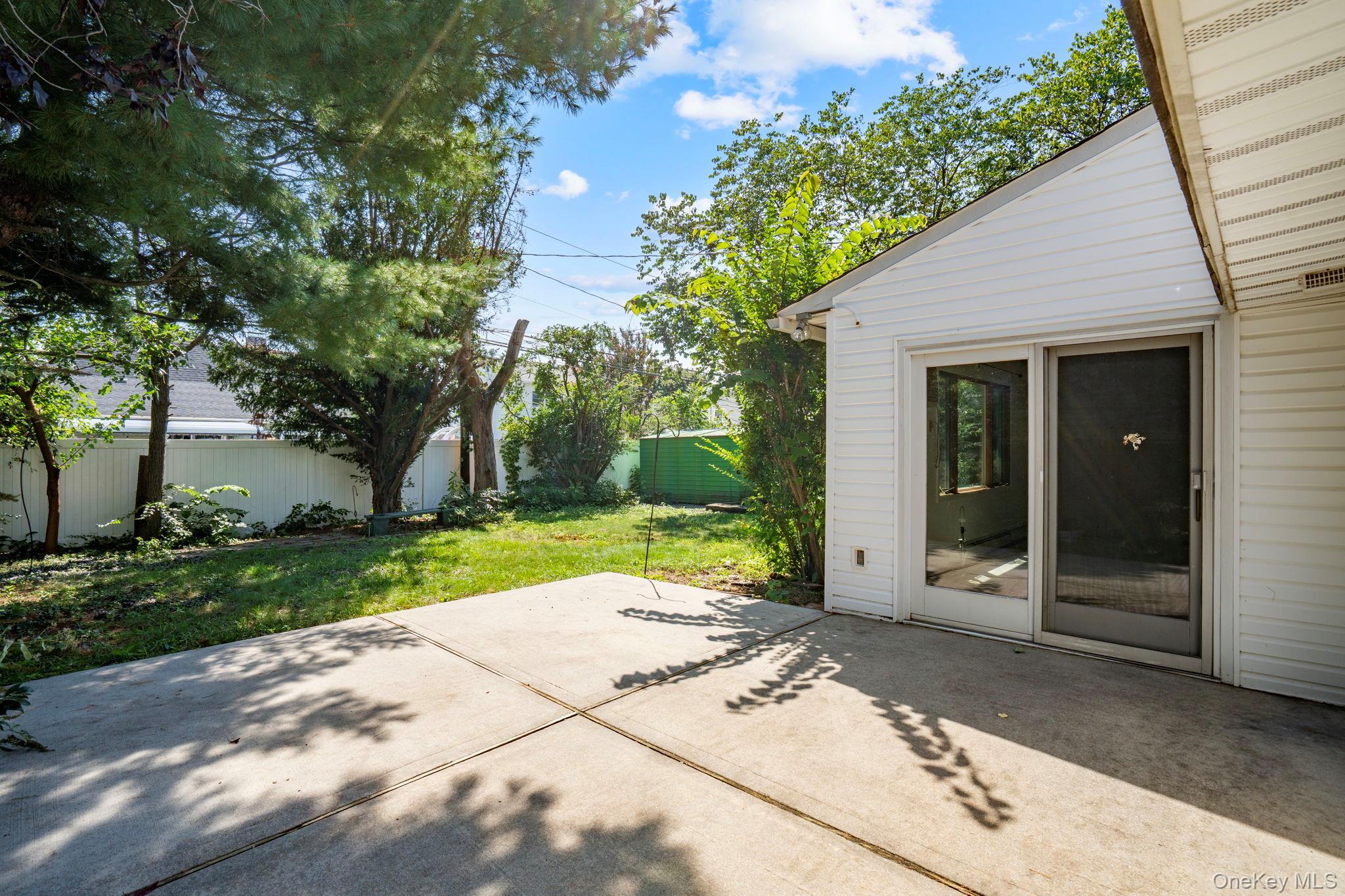 Single Family Grey Lane  Nassau County, NY 11756, MLS-1049334-29