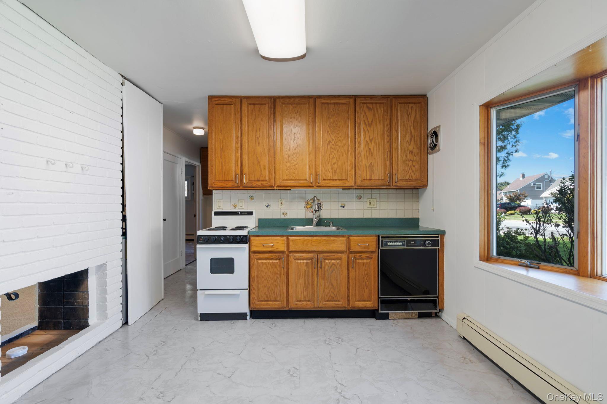 Single Family Grey Lane  Nassau County, NY 11756, MLS-1049334-4