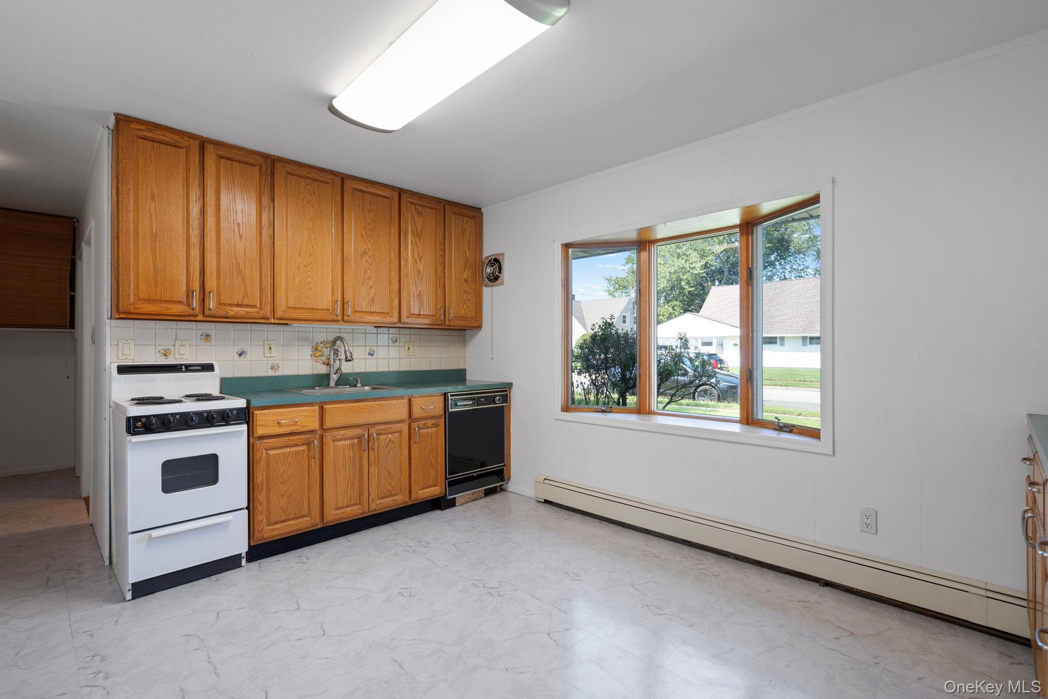 Single Family Grey Lane  Nassau County, NY 11756, MLS-1049334-5