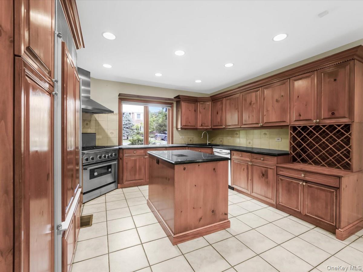 Single Family Amherst Road E Nassau County, NY 11021, MLS-1049343-12