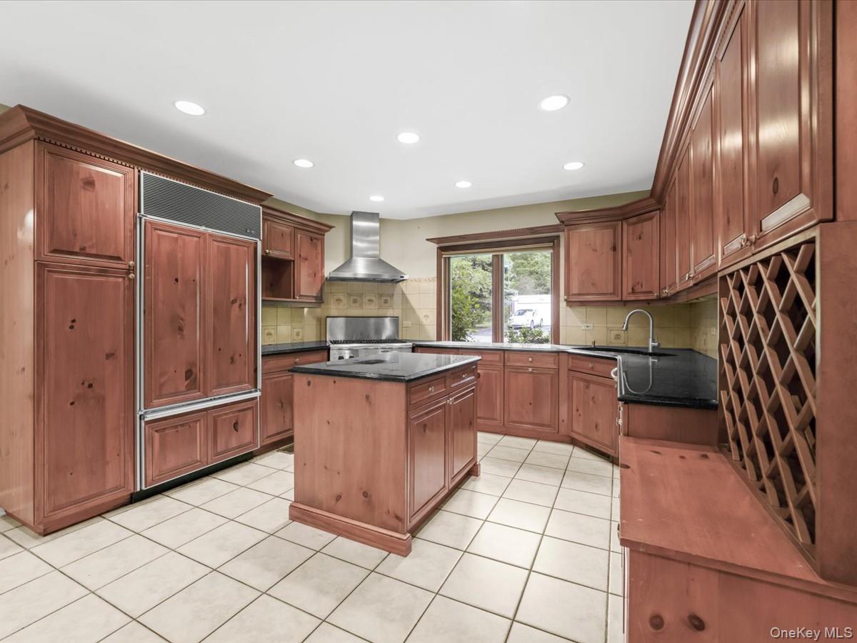 Single Family Amherst Road E Nassau County, NY 11021, MLS-1049343-13