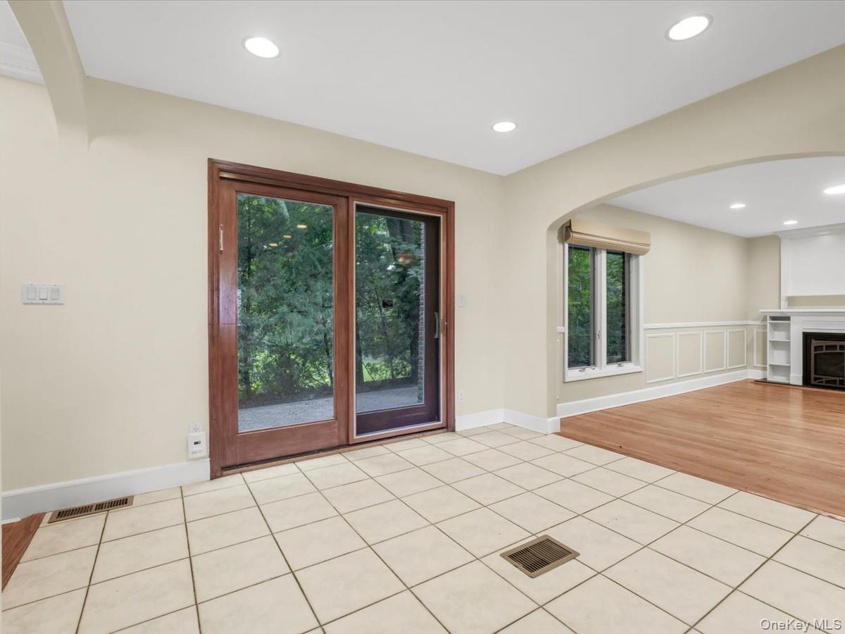 Single Family Amherst Road E Nassau County, NY 11021, MLS-1049343-14