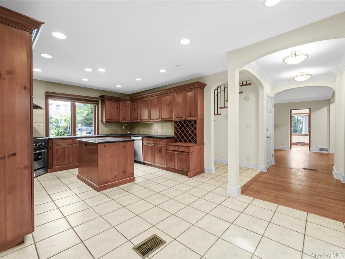 Single Family Amherst Road E Nassau County, NY 11021, MLS-1049343-15