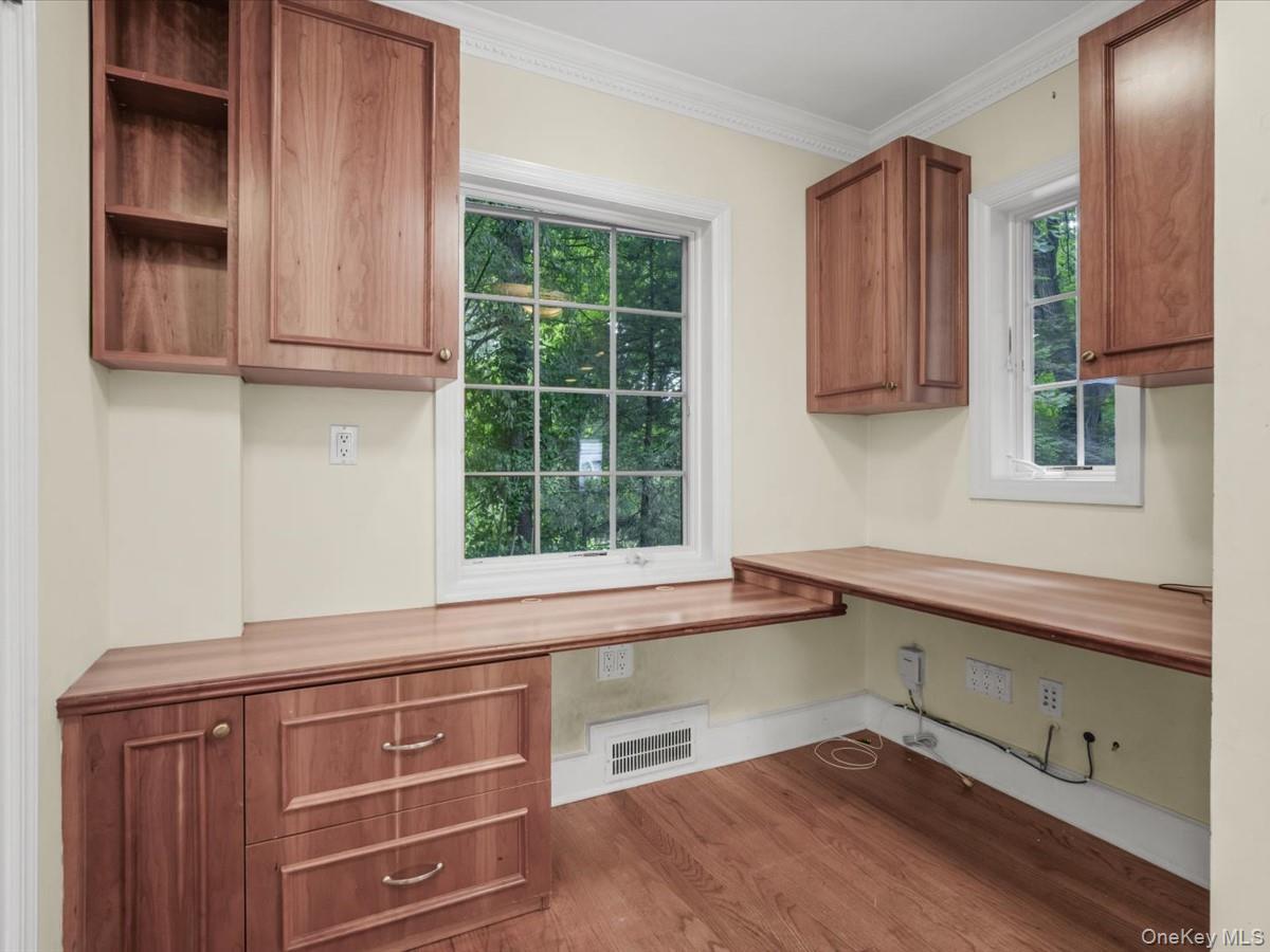 Single Family Amherst Road E Nassau County, NY 11021, MLS-1049343-16