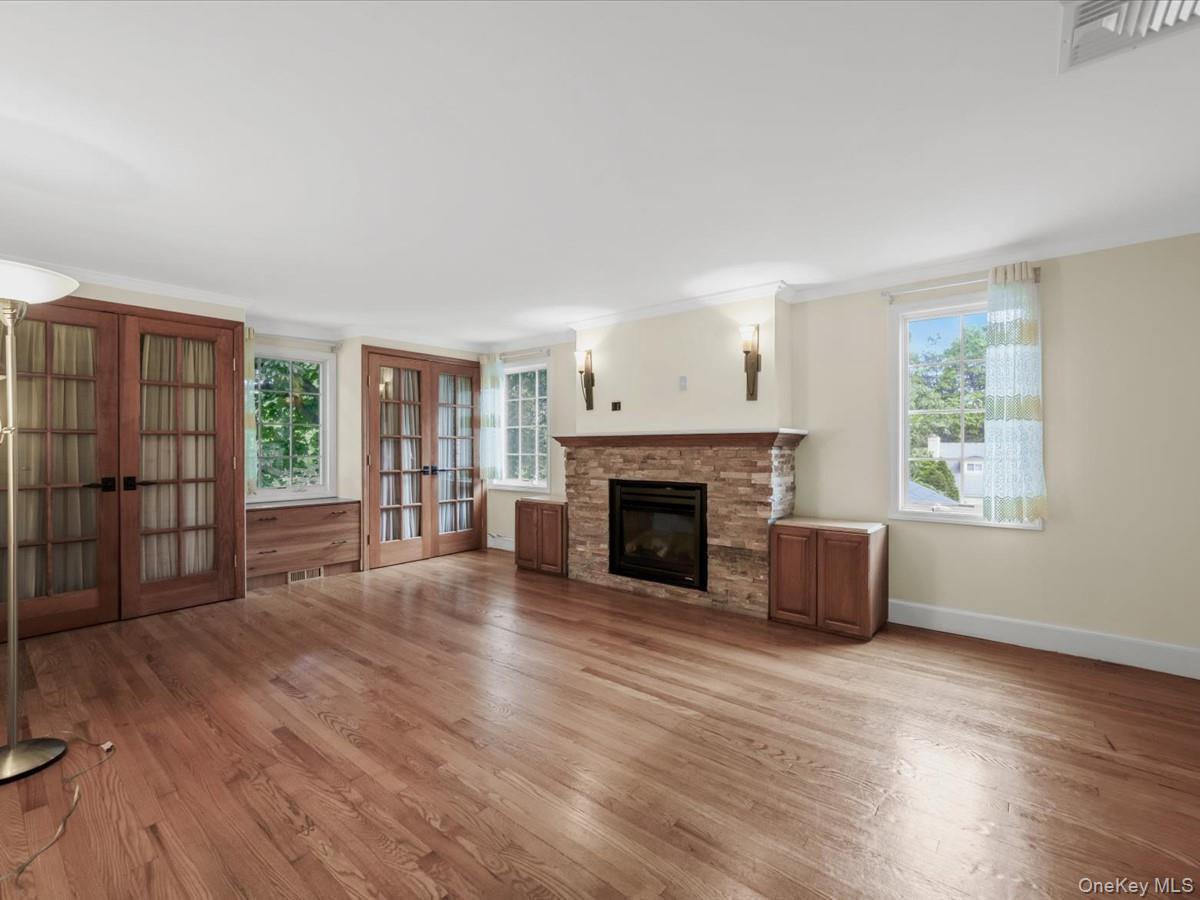 Single Family Amherst Road E Nassau County, NY 11021, MLS-1049343-21