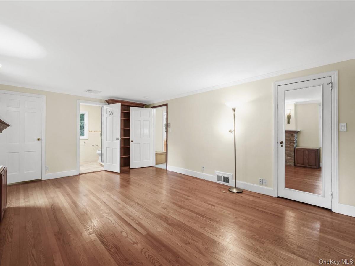 Single Family Amherst Road E Nassau County, NY 11021, MLS-1049343-22