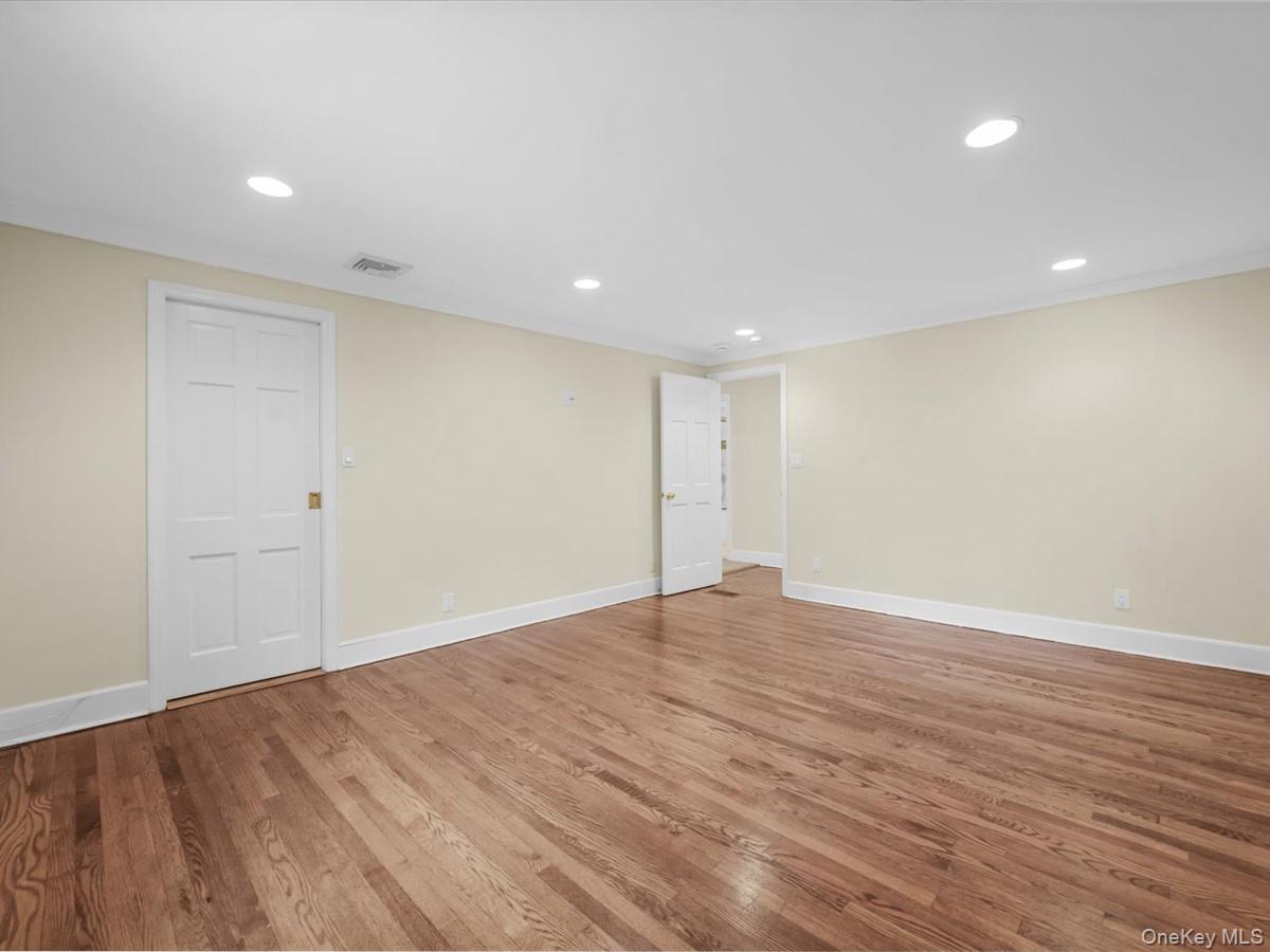 Single Family Amherst Road E Nassau County, NY 11021, MLS-1049343-26