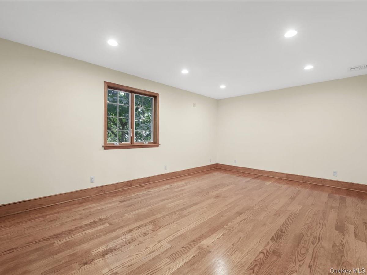 Single Family Amherst Road E Nassau County, NY 11021, MLS-1049343-28