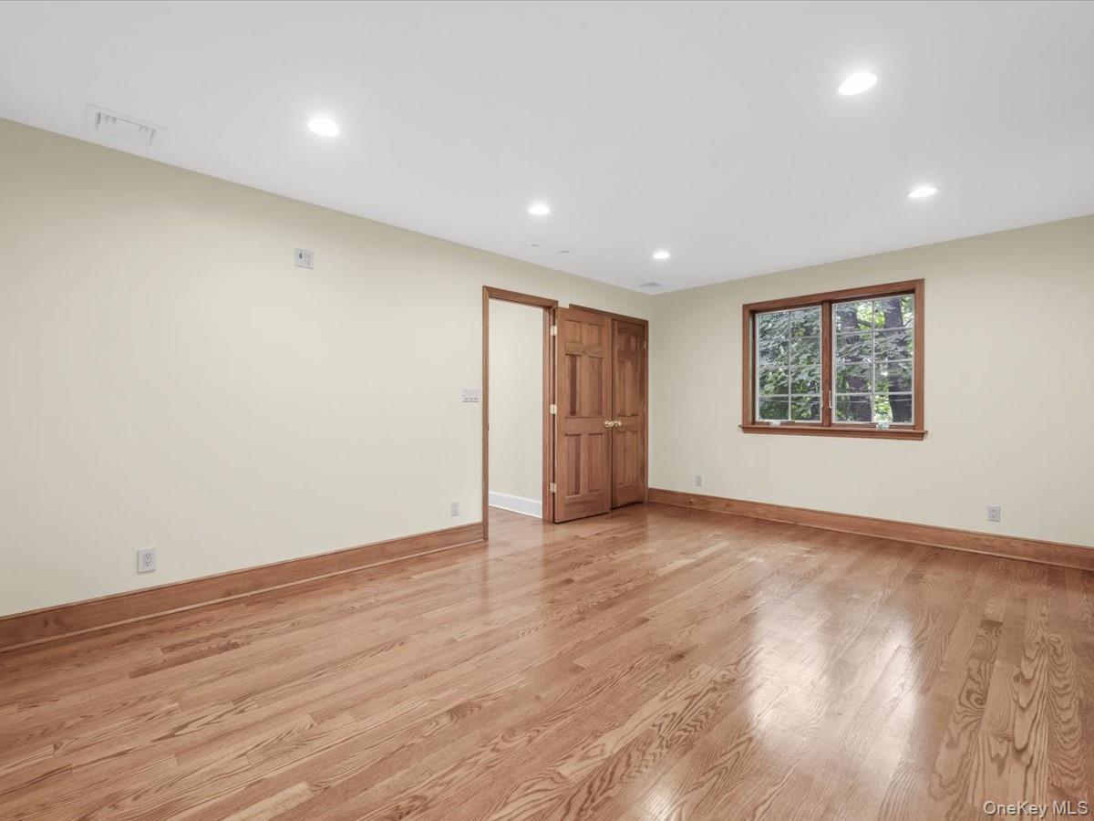 Single Family Amherst Road E Nassau County, NY 11021, MLS-1049343-29