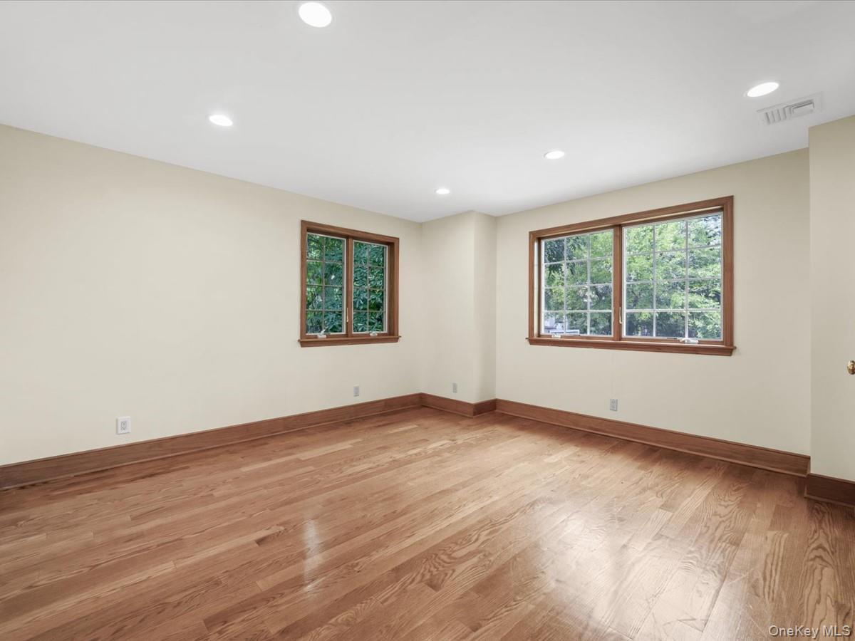 Single Family Amherst Road E Nassau County, NY 11021, MLS-1049343-30