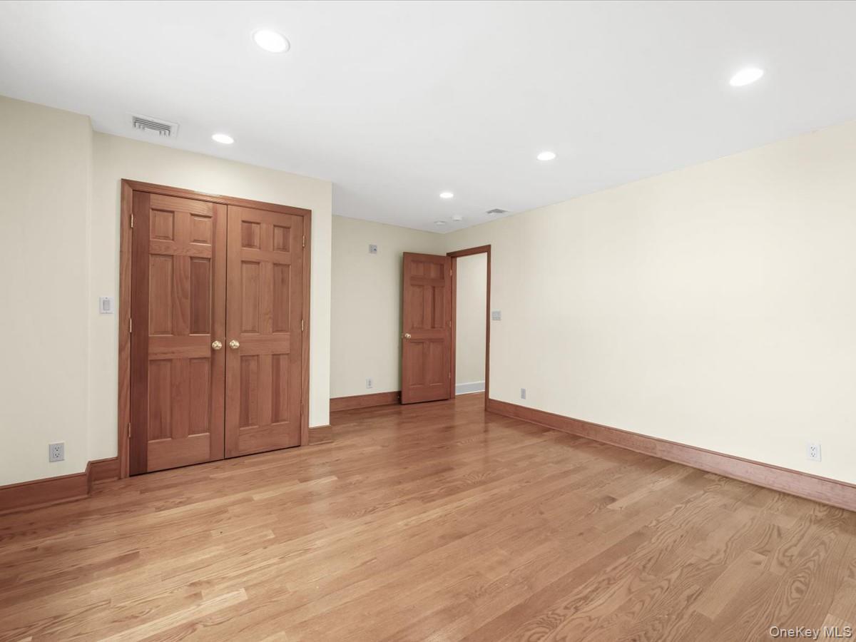 Single Family Amherst Road E Nassau County, NY 11021, MLS-1049343-31