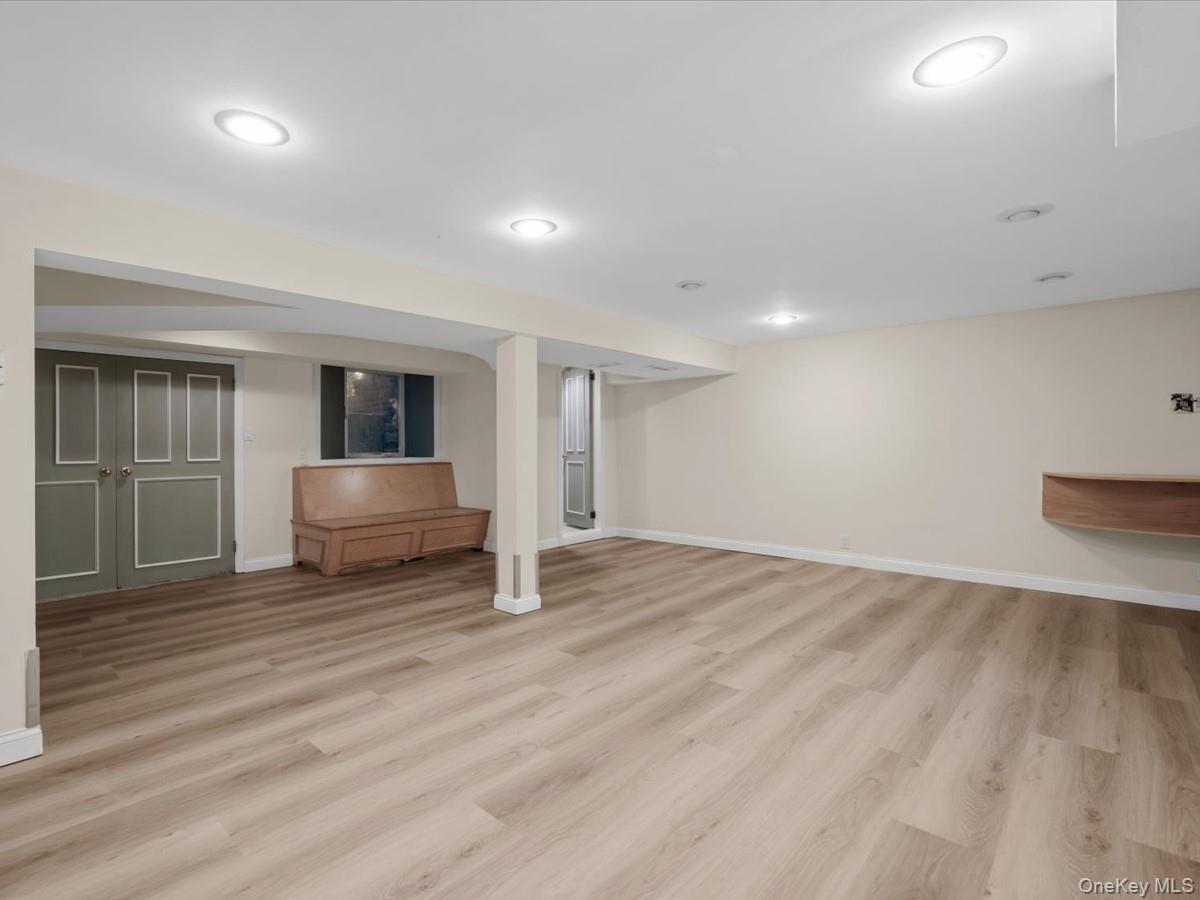 Single Family Amherst Road E Nassau County, NY 11021, MLS-1049343-34
