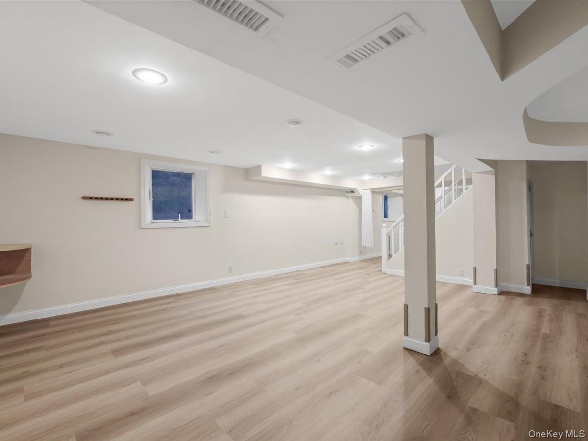 Single Family Amherst Road E Nassau County, NY 11021, MLS-1049343-35