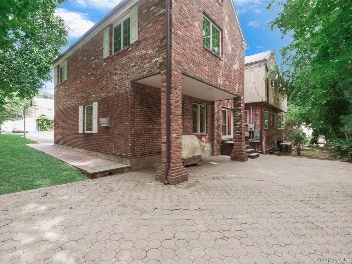 Single Family Amherst Road E Nassau County, NY 11021, MLS-1049343-41