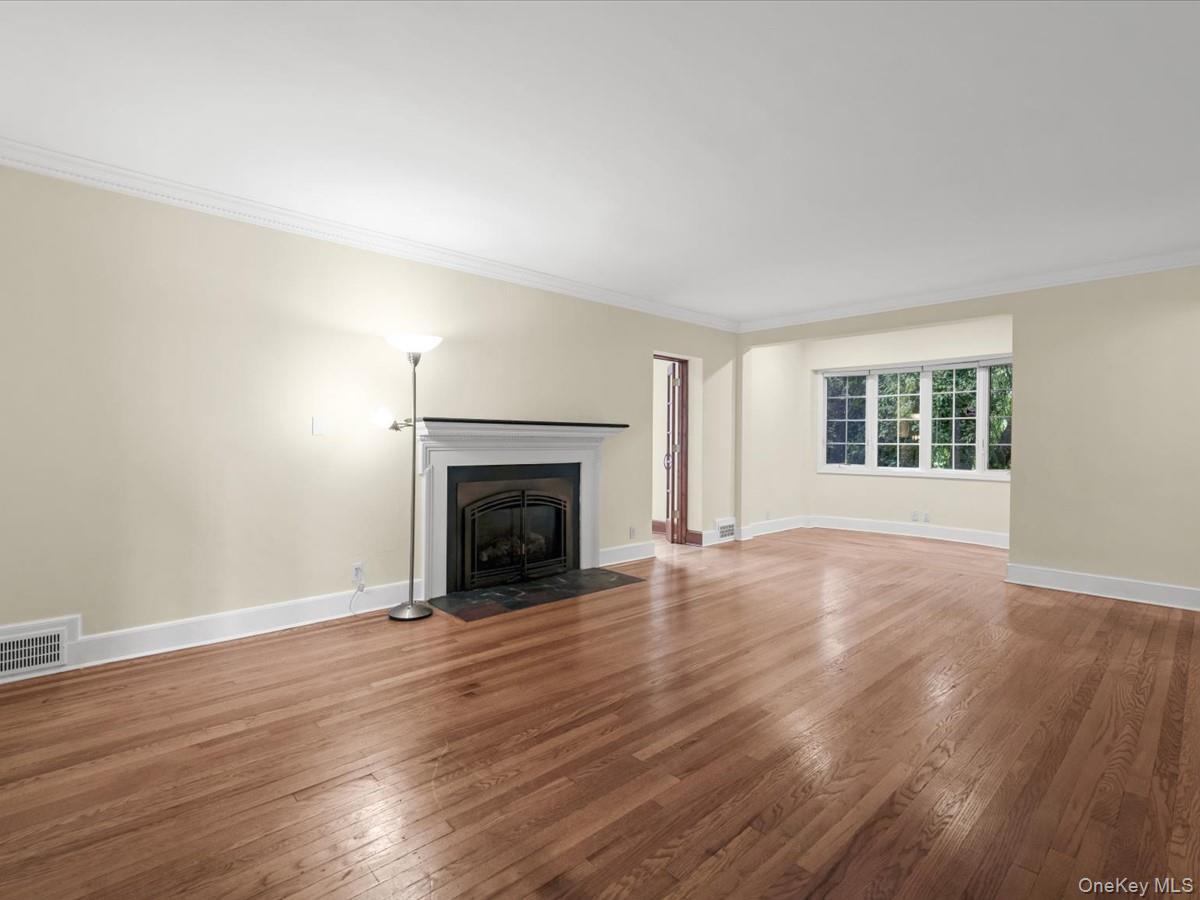 Single Family Amherst Road E Nassau County, NY 11021, MLS-1049343-6