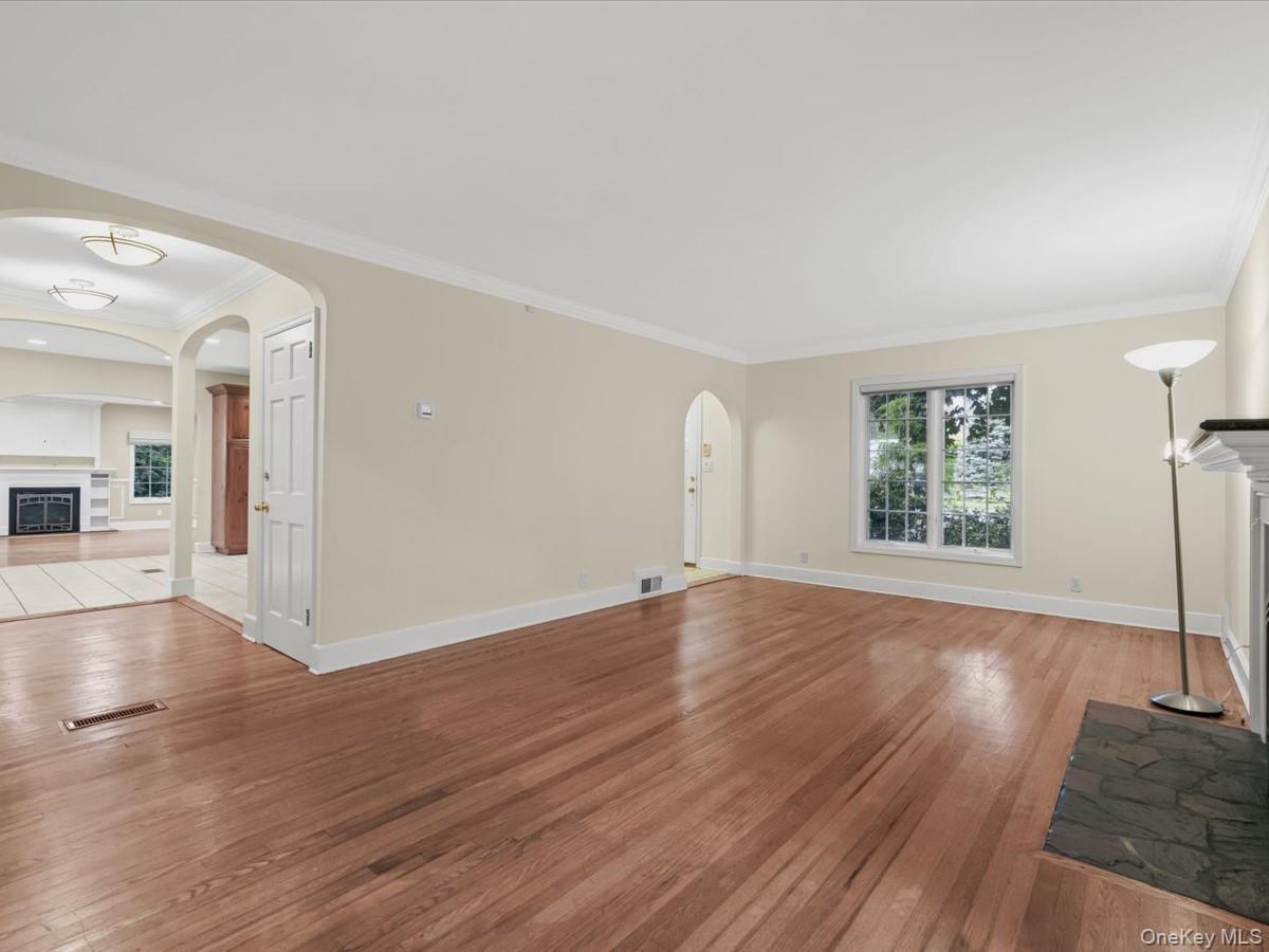 Single Family Amherst Road E Nassau County, NY 11021, MLS-1049343-7
