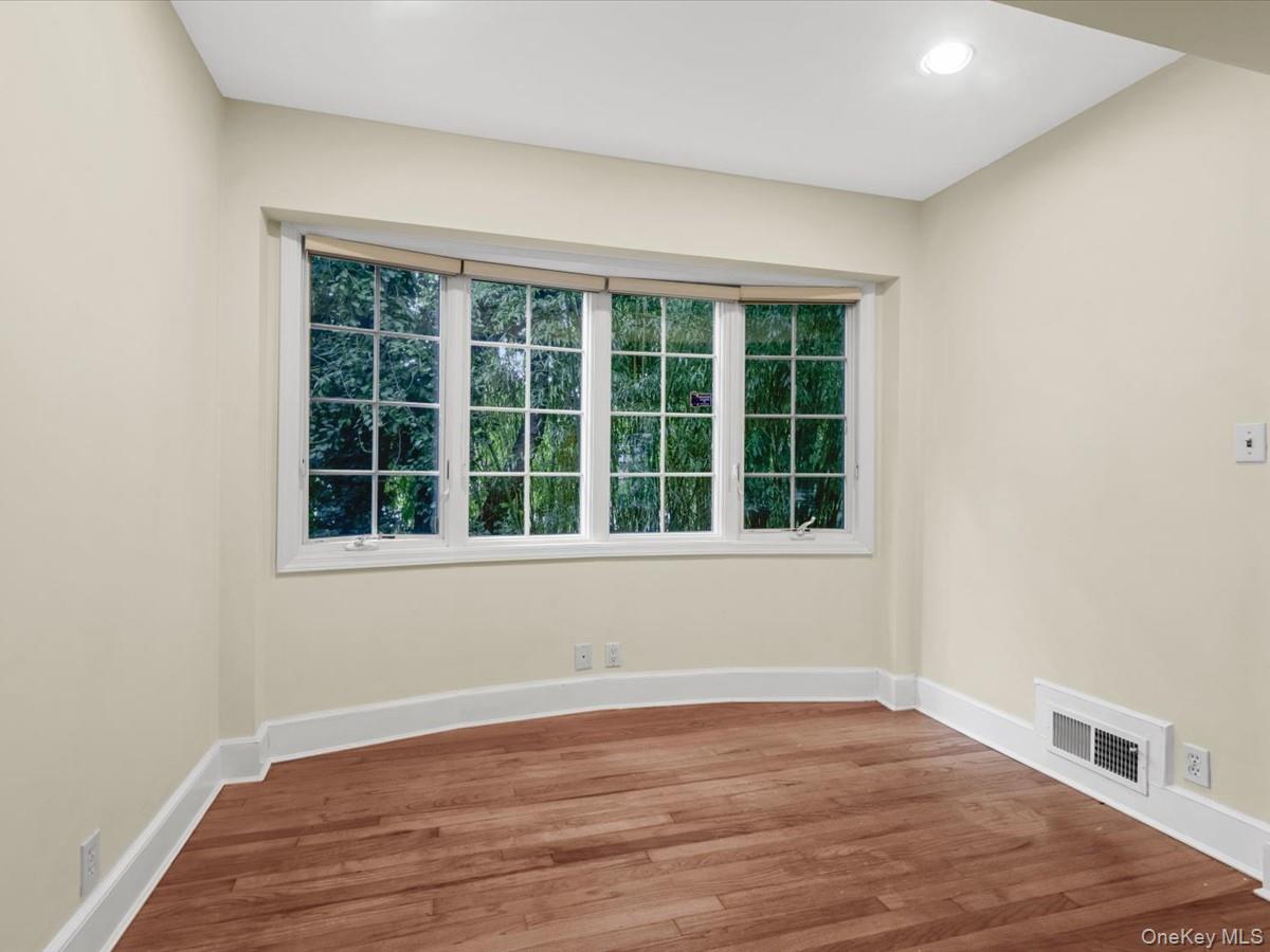 Single Family Amherst Road E Nassau County, NY 11021, MLS-1049343-8