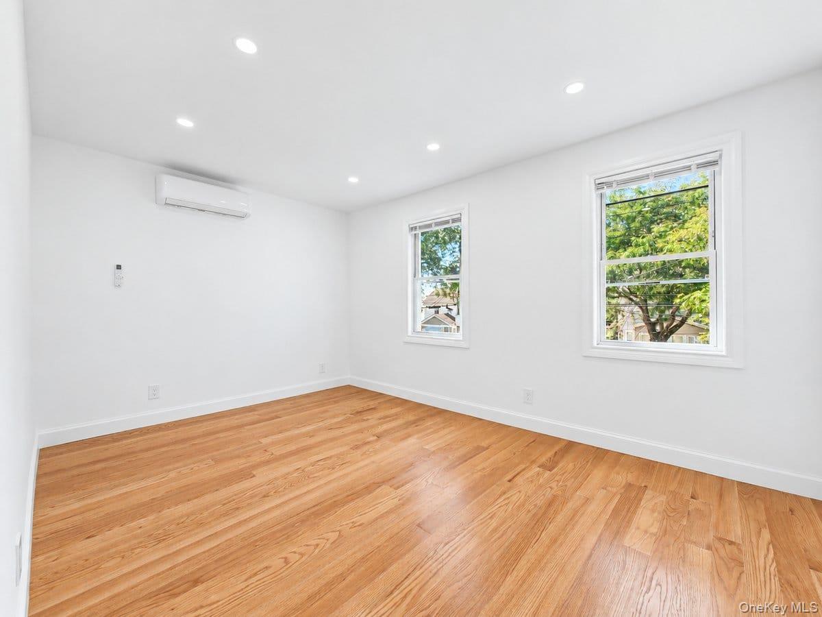 Single Family Lucas Street Queens, NY 11413, MLS-1049348-16