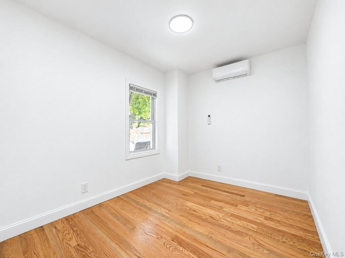 Single Family Lucas Street Queens, NY 11413, MLS-1049348-20