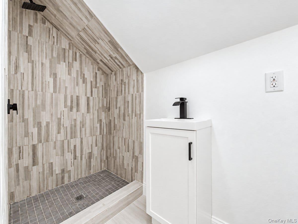 Single Family Lucas Street Queens, NY 11413, MLS-1049348-22
