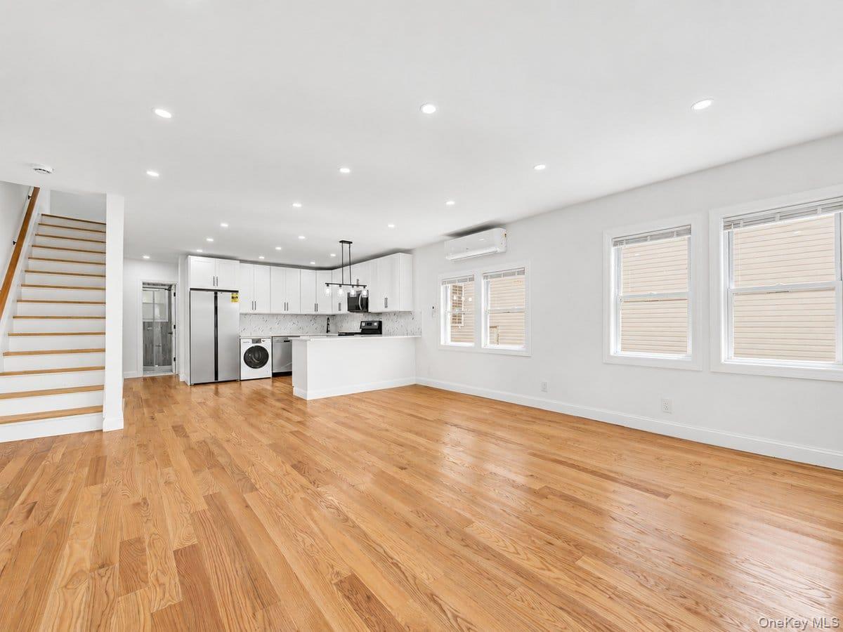 Single Family Lucas Street Queens, NY 11413, MLS-1049348-4