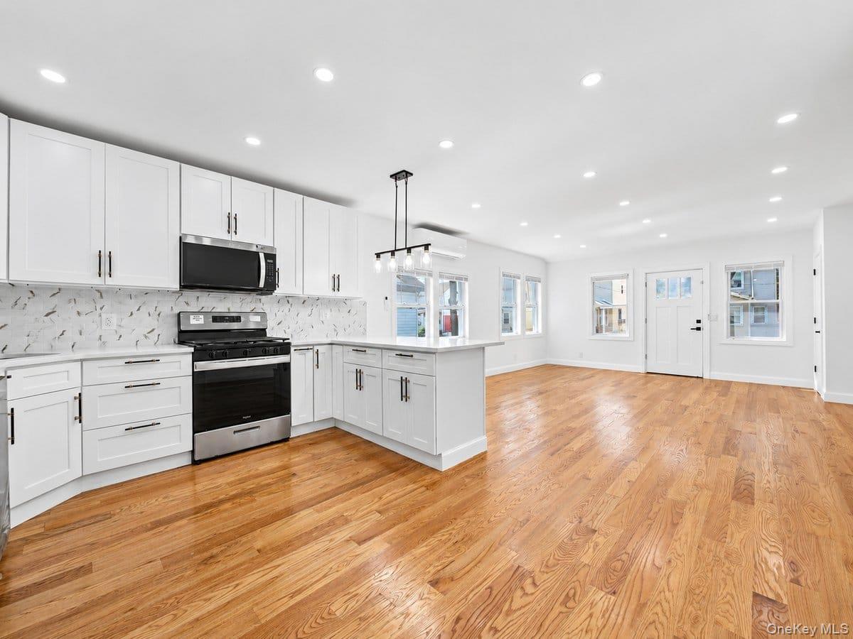 Single Family Lucas Street Queens, NY 11413, MLS-1049348-6