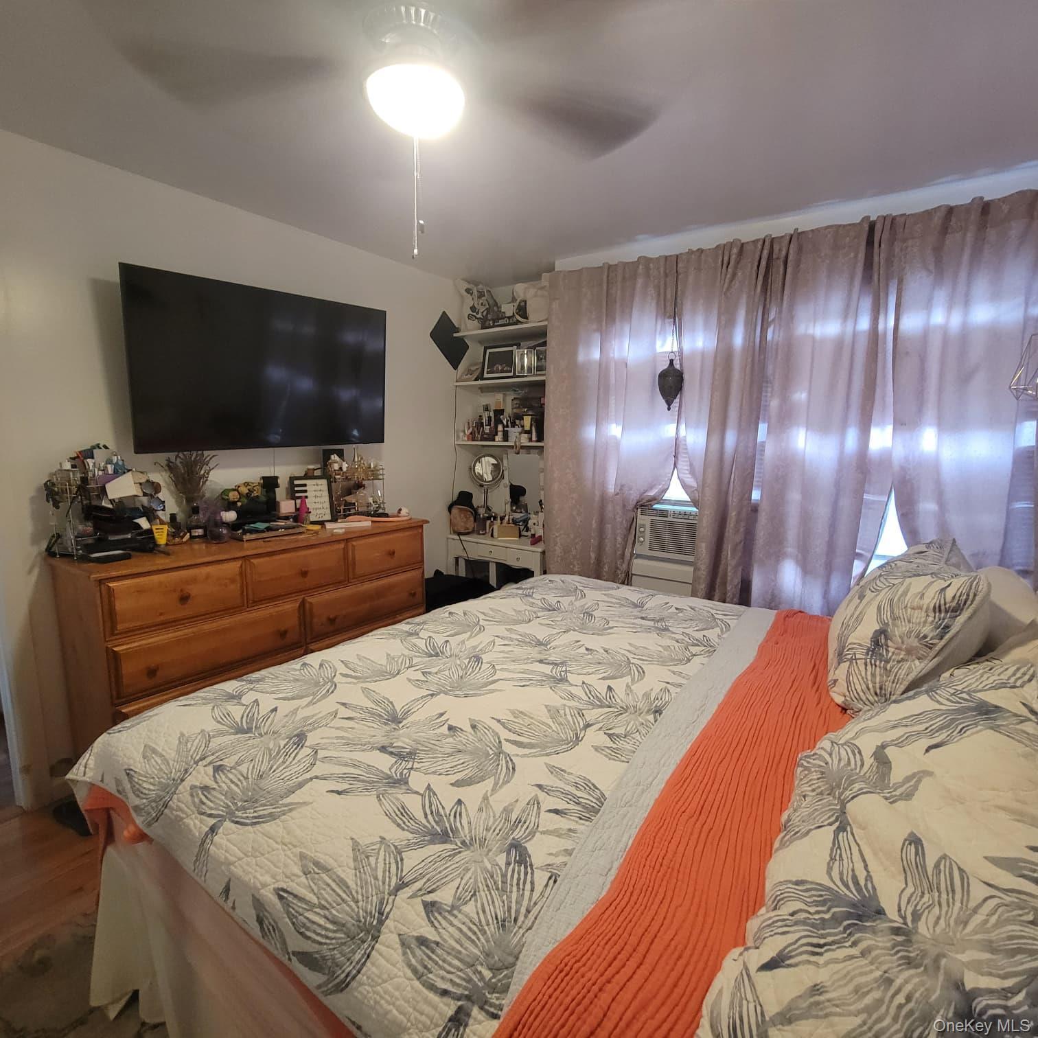 Single Family Graff Avenue Bronx, NY 10465, MLS-1049350-13