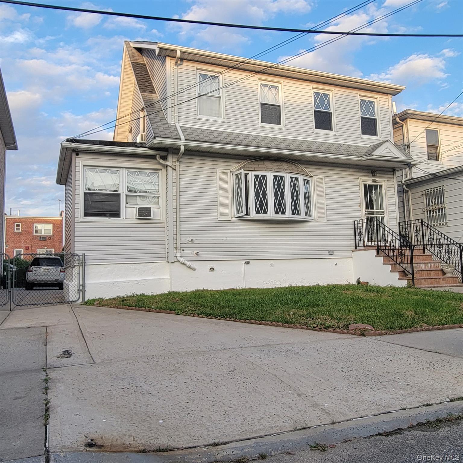 Single Family Graff Avenue Bronx, NY 10465, MLS-1049350-3