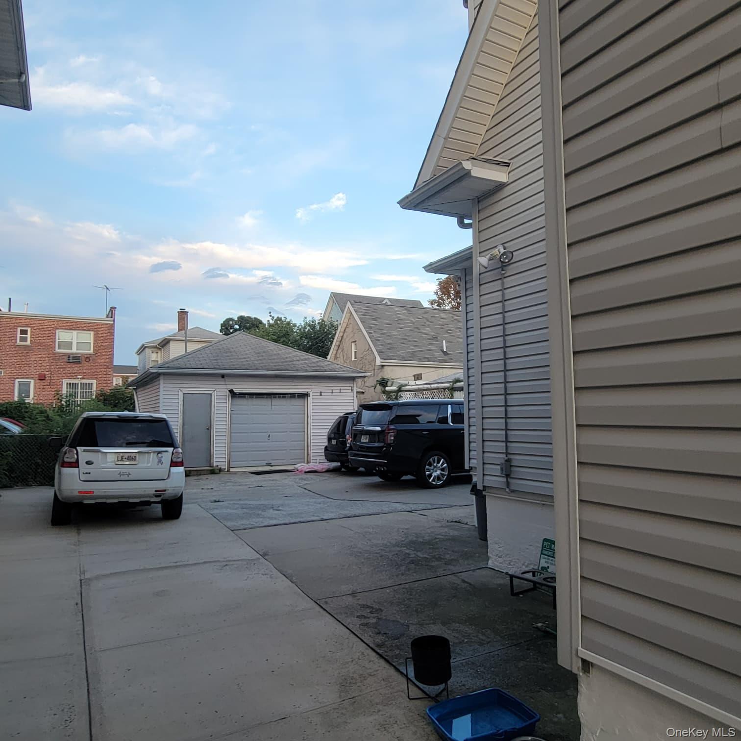Single Family Graff Avenue Bronx, NY 10465, MLS-1049350-7