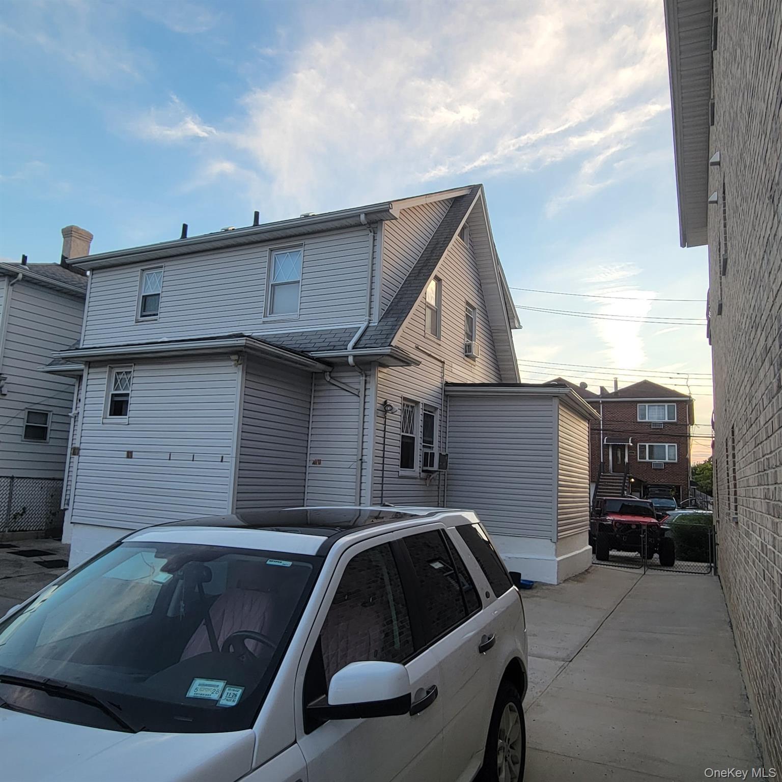 Single Family Graff Avenue Bronx, NY 10465, MLS-1049350-8