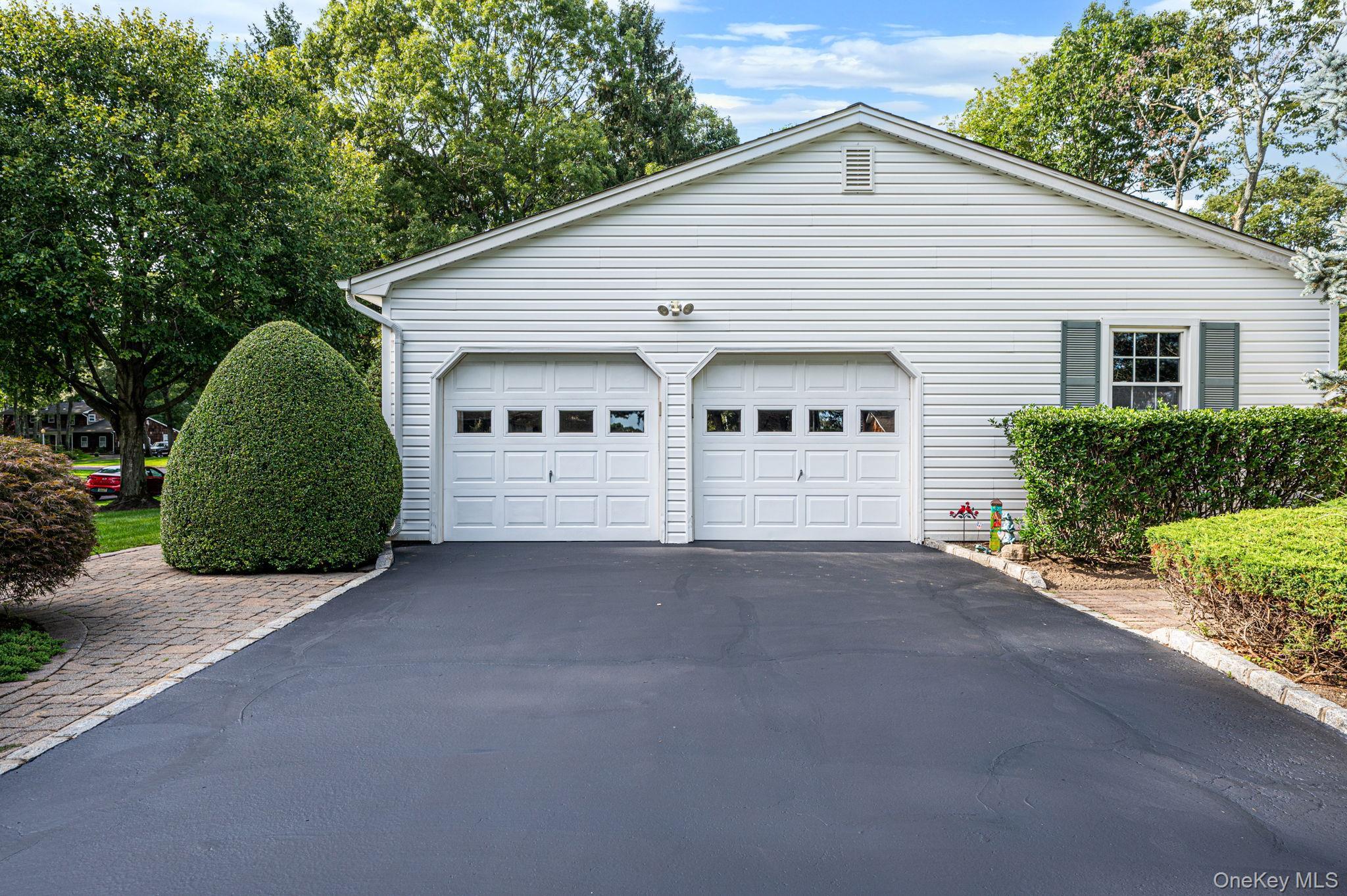 Single Family Damin Circle  Suffolk County, NY 11780, MLS-1049354-34