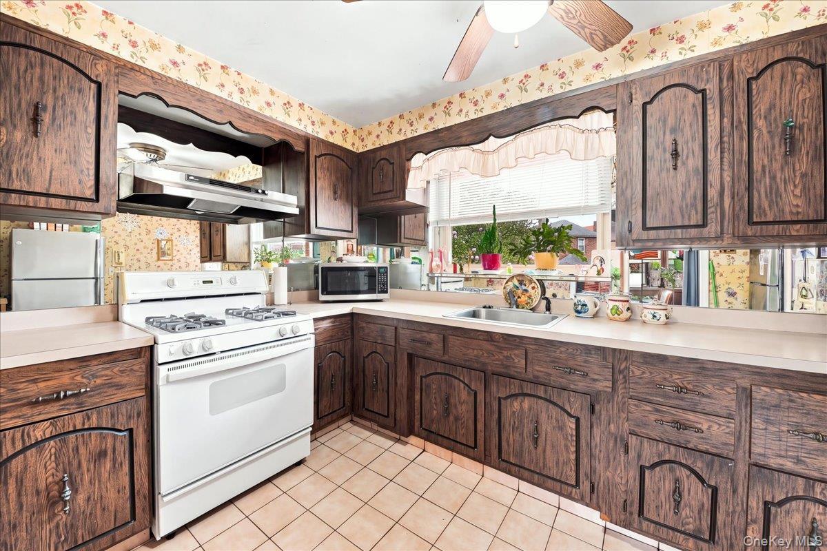 Single Family Merry Avenue Bronx, NY 10461, MLS-1049357-10