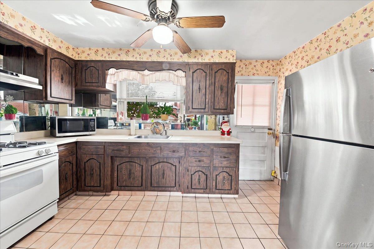 Single Family Merry Avenue Bronx, NY 10461, MLS-1049357-11