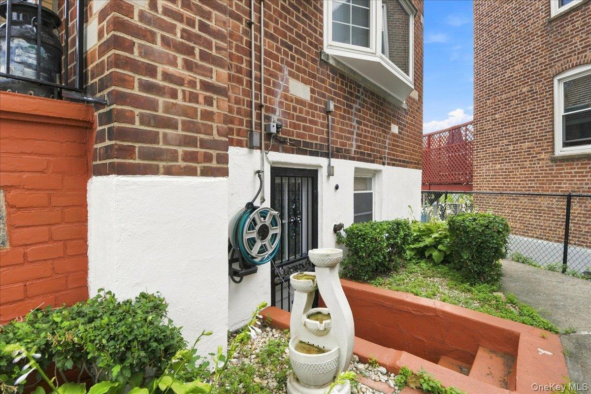 Single Family Merry Avenue Bronx, NY 10461, MLS-1049357-5
