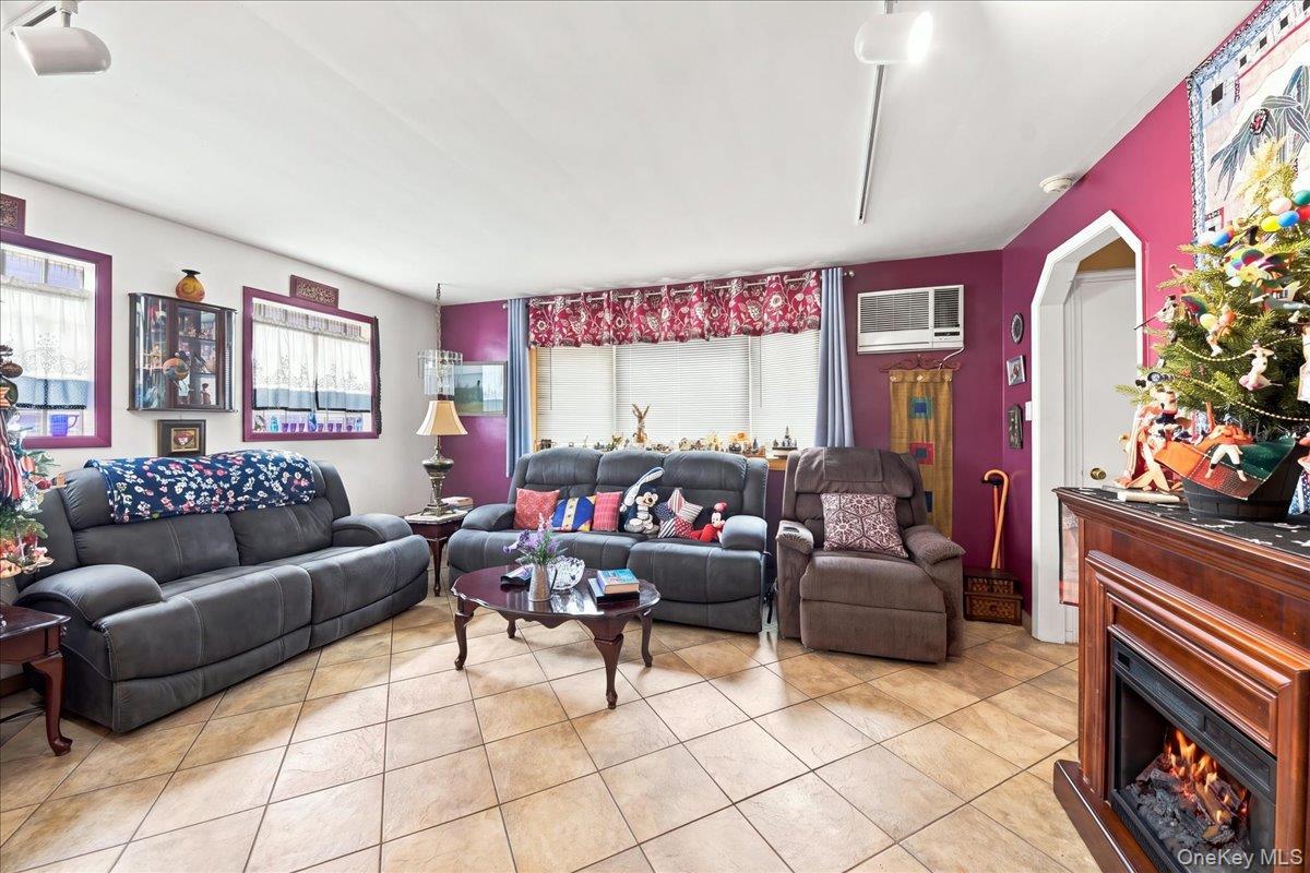 Single Family Merry Avenue Bronx, NY 10461, MLS-1049357-6