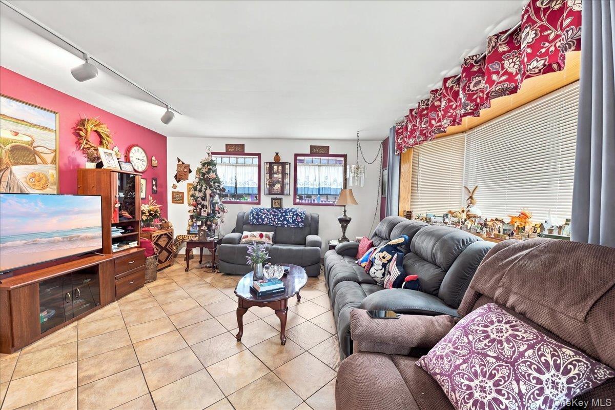Single Family Merry Avenue Bronx, NY 10461, MLS-1049357-7