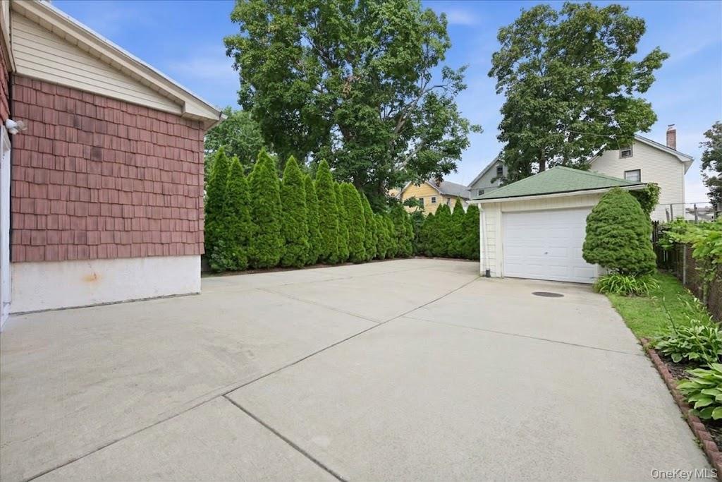 Single Family Edmore Avenue  Queens, NY 11428, MLS-1049380-25