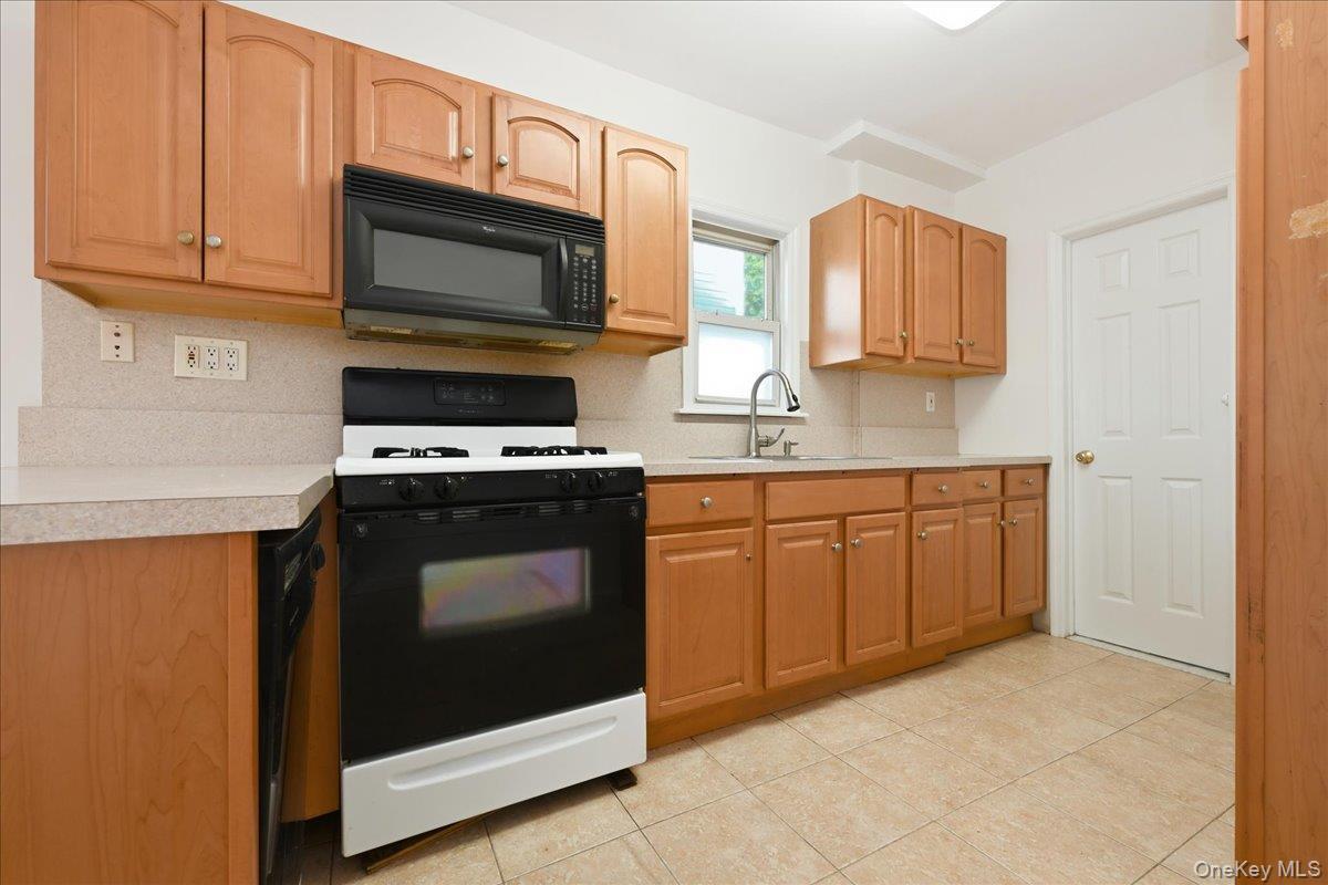Single Family Edmore Avenue  Queens, NY 11428, MLS-1049380-6