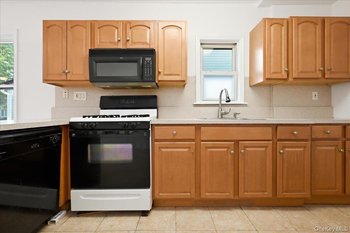 Single Family Edmore Avenue  Queens, NY 11428, MLS-1049380-7