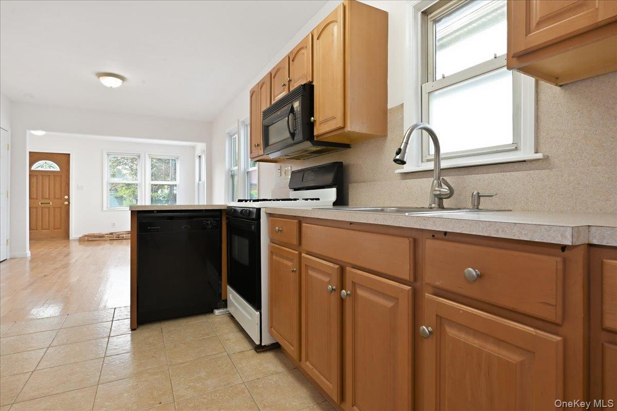 Single Family Edmore Avenue  Queens, NY 11428, MLS-1049380-8