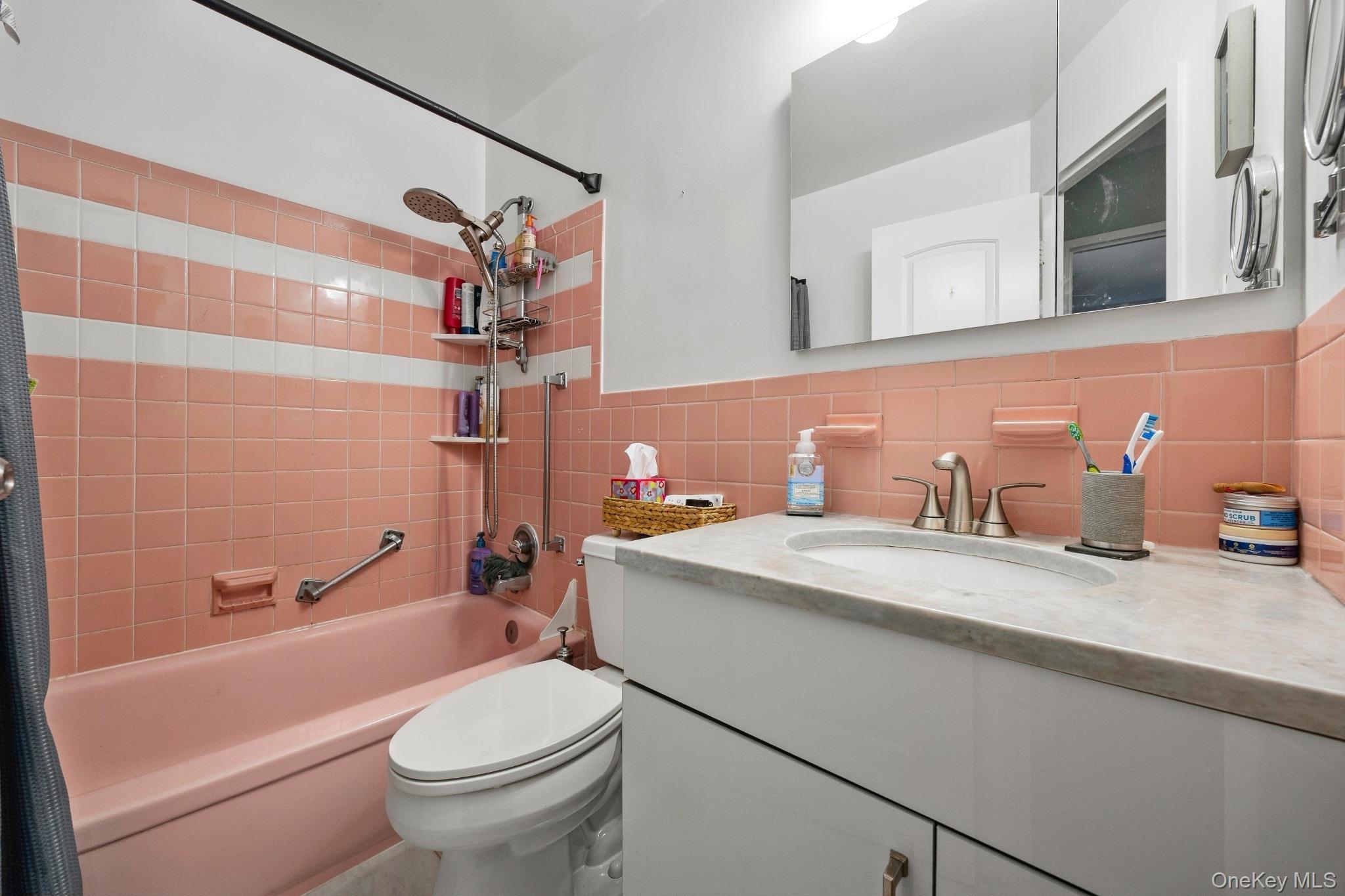 Single Family 69th Street Queens, NY 11377, MLS-1049381-17