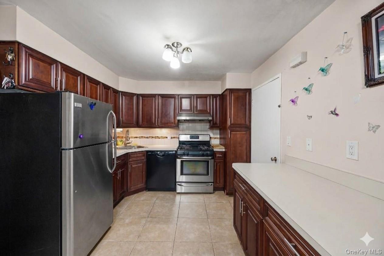 Single Family 69th Street Queens, NY 11377, MLS-1049381-18